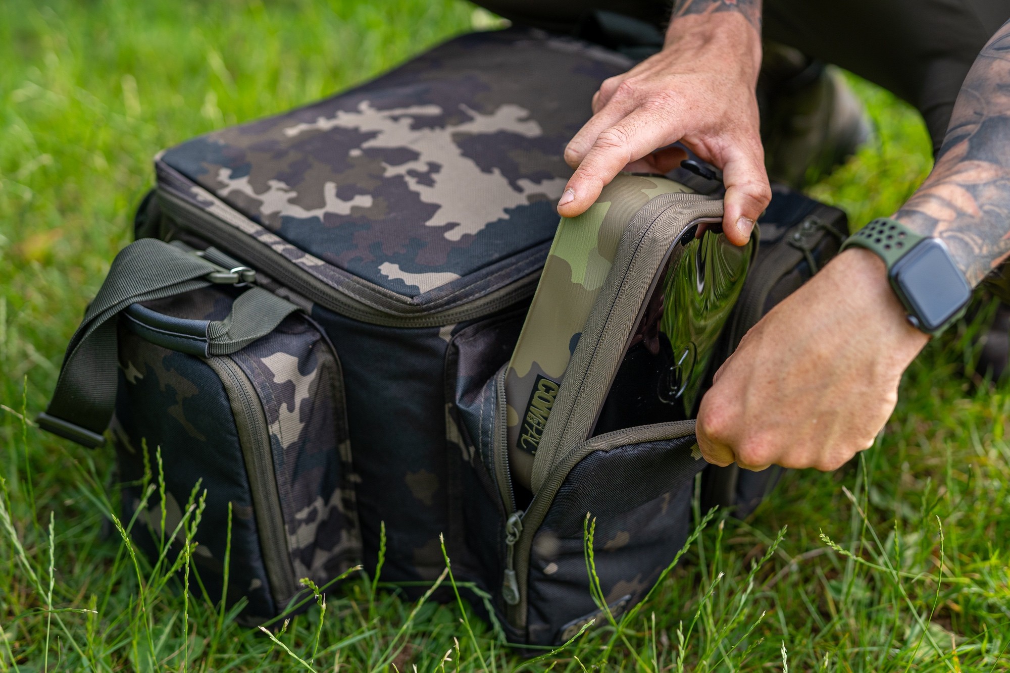 Compac X-Large Carryall Dark Kamo